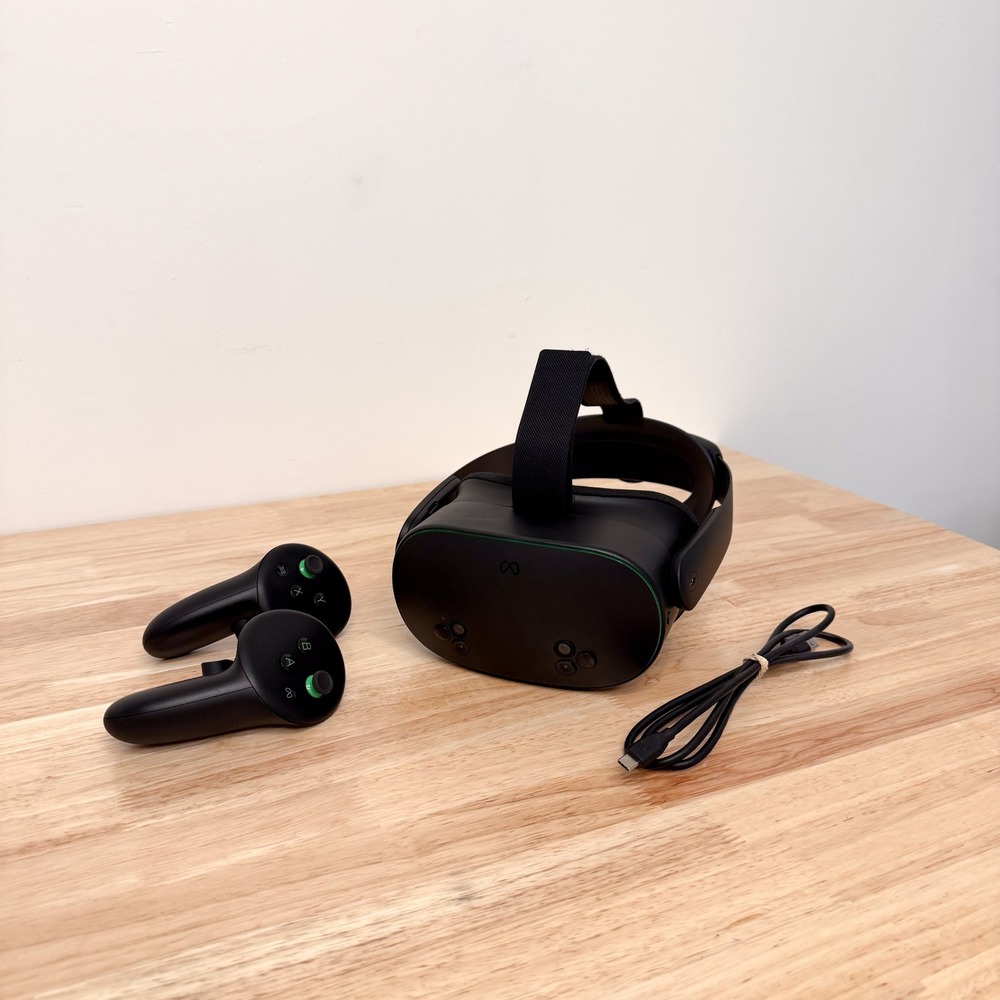 Meta Quest 3S Xbox Edition 128GB VR Headset | *Sun Spot on Lens*